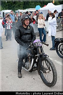 coupes_moto_legende_2011_paddock_0015.jpg