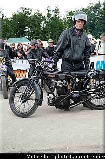 coupes_moto_legende_2011_paddock_0018.jpg