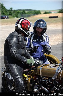 coupes_moto_legende_2011_paddock_0026.jpg