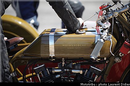coupes_moto_legende_2011_paddock_0028.jpg