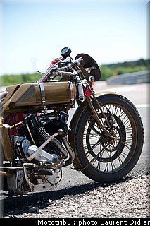 coupes_moto_legende_2011_paddock_0032.jpg