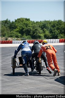 coupes_moto_legende_2011_paddock_0044.jpg