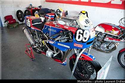 coupes_moto_legende_2011_paddock_0065.jpg