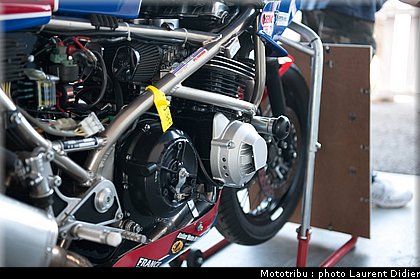 coupes_moto_legende_2011_paddock_0066.jpg