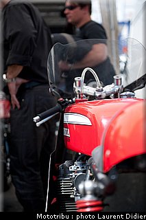 coupes_moto_legende_2011_paddock_0089.jpg