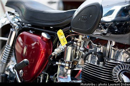 coupes_moto_legende_2011_paddock_0096.jpg
