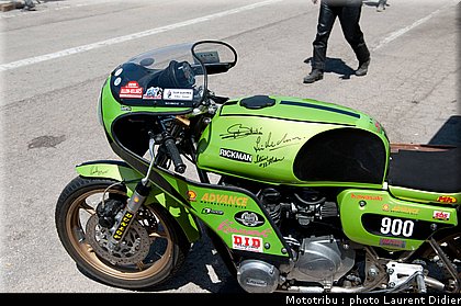 coupes_moto_legende_2011_paddock_0117.jpg