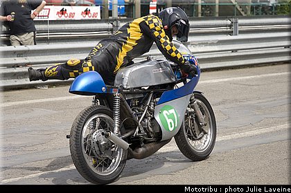 250_g1_g2_07.jpg