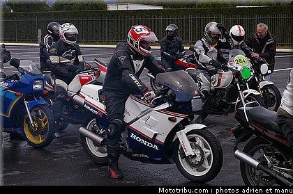sunday_ride_classic_paddock_manu_4_2010.JPG