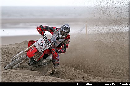 deladeriere_beach_cross_berck_2009.jpg