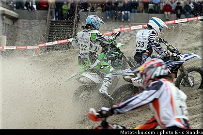 van_horebeek_15_beach_cross_berck_2009.jpg