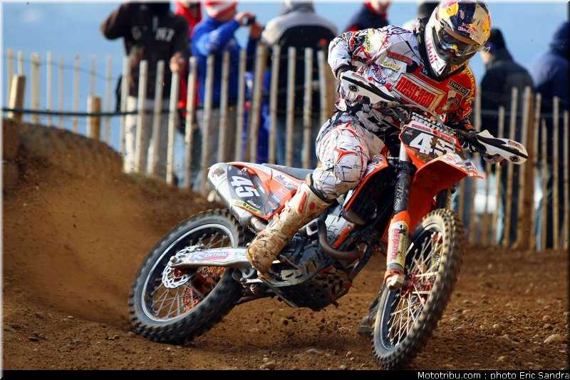 nicholls_002_cross_international_valence_2012