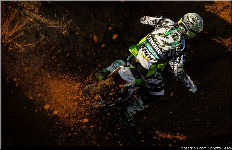 boog_001_cross_international_valence_2012