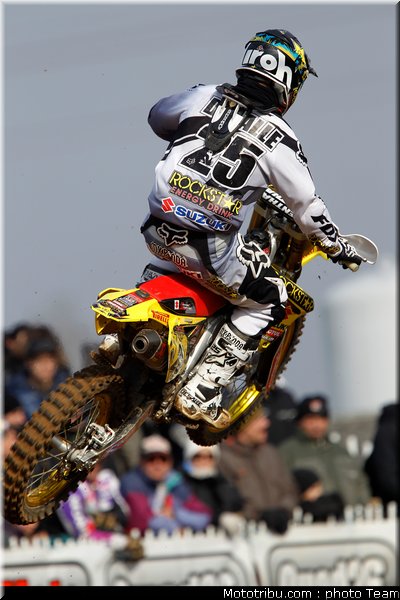 desalle_001_cross_international_valence_2012