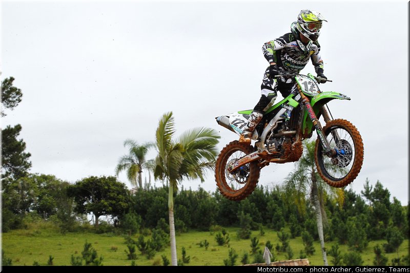 boog_002_motocross_2012_bresil_beto_carrero