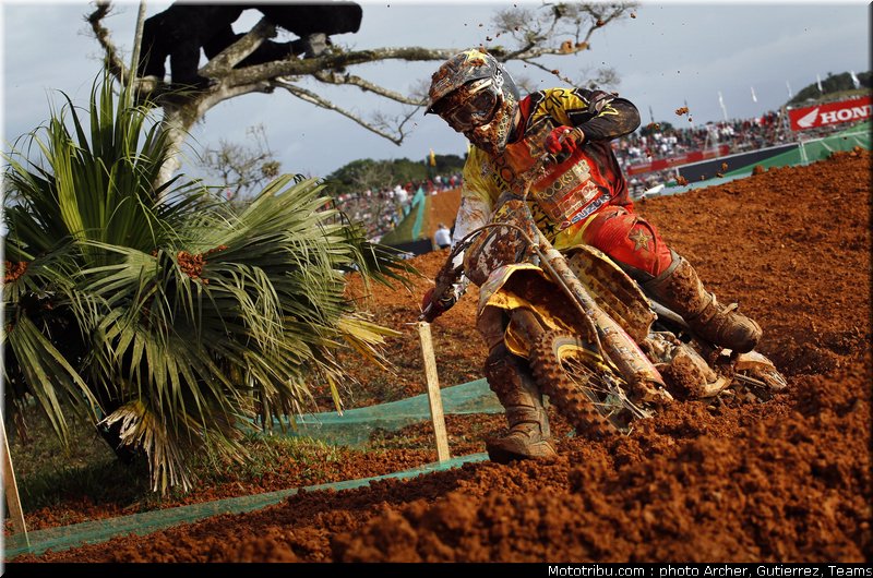 petrov_001_motocross_2012_bresil_beto_carrero