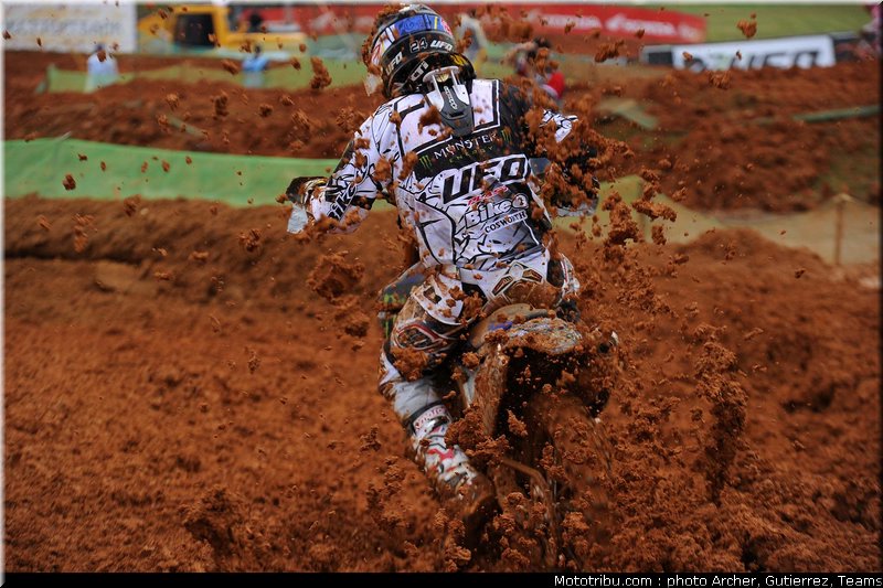 simpson_001_motocross_2012_bresil_beto_carrero