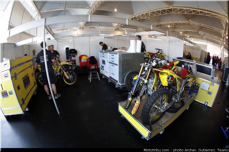 suzuki_008_motocross_2012_bresil_beto_carrero