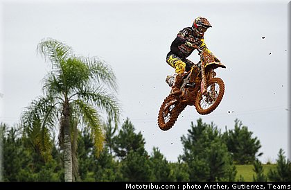 kullas_012_motocross_2012_bresil_beto_carrero.jpg