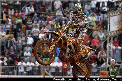 leok_003_motocross_2012_bresil_beto_carrero.jpg