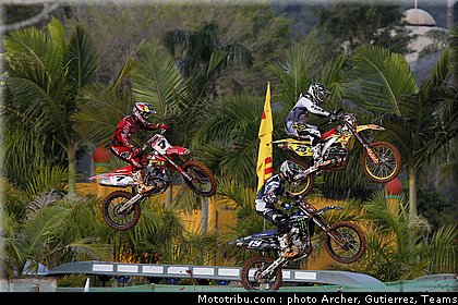 mx1_002_motocross_2012_bresil_beto_carrero.jpg