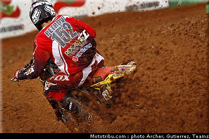 petrov_002_motocross_2012_bresil_beto_carrero.jpg