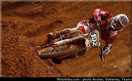 petrov_004_motocross_2012_bresil_beto_carrero.jpg