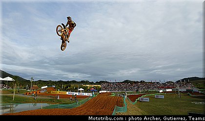 petrov_006_motocross_2012_bresil_beto_carrero.jpg