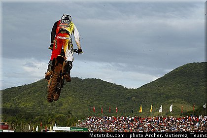 petrov_008_motocross_2012_bresil_beto_carrero.jpg
