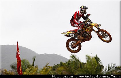 petrov_010_motocross_2012_bresil_beto_carrero.jpg