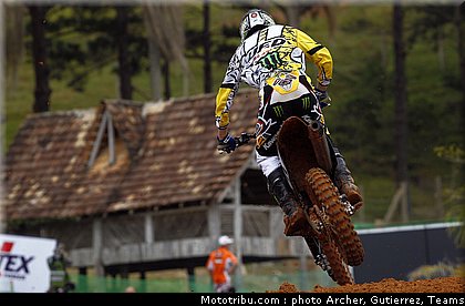 pourcel_s_001_motocross_2012_bresil_beto_carrero.jpg