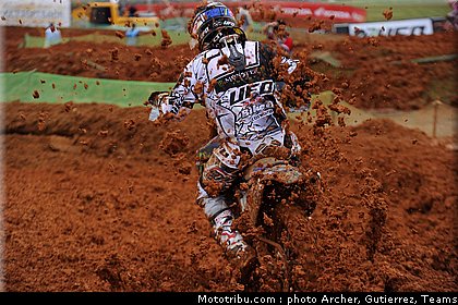 simpson_001_motocross_2012_bresil_beto_carrero.jpg