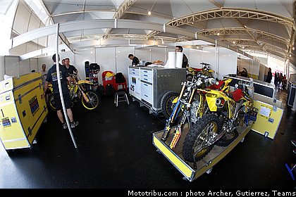 suzuki_008_motocross_2012_bresil_beto_carrero.jpg