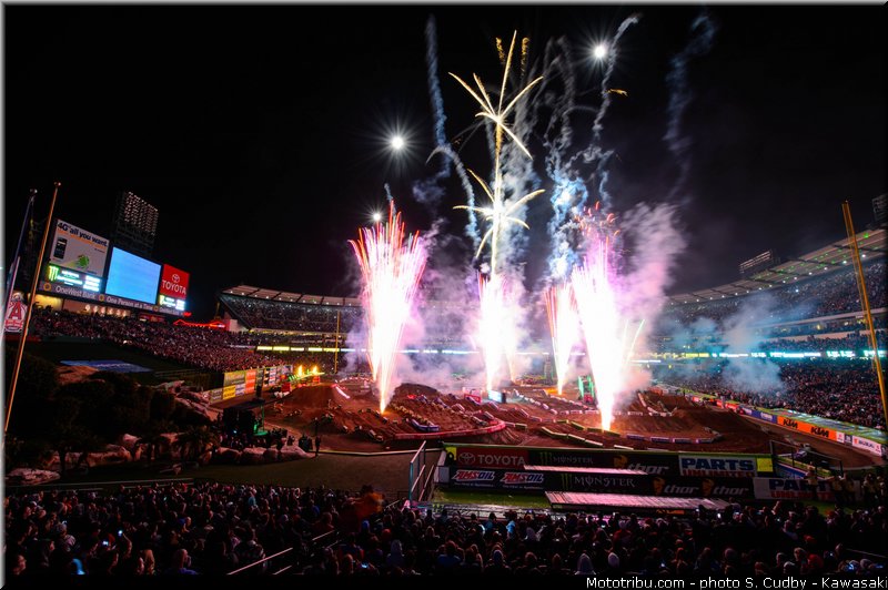 ambiance_001_supercross_us_2013_anaheim_1