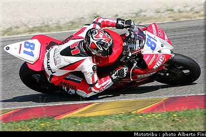 Alessio_Velini_ritirato_quando era primo_gara600Supersport.JPG