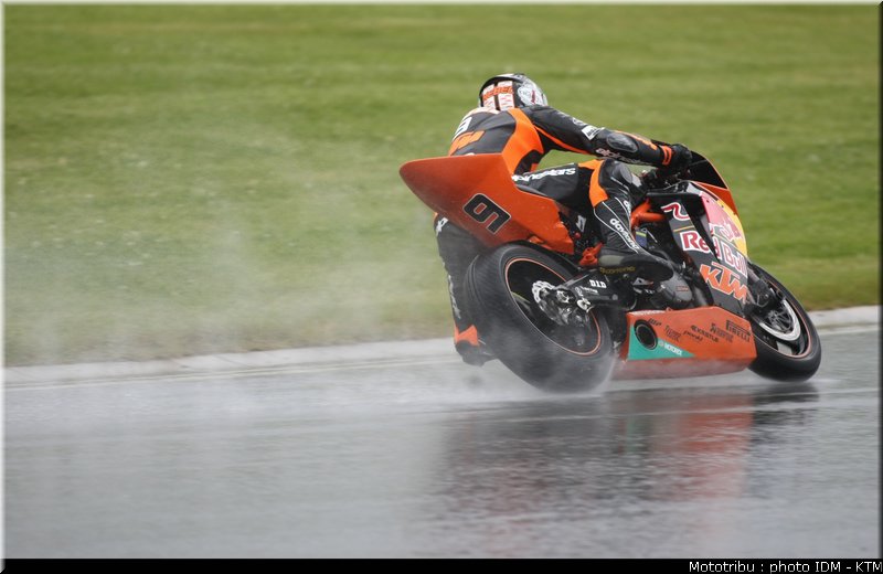 idm_004sachsenring_sbk_nebel_8