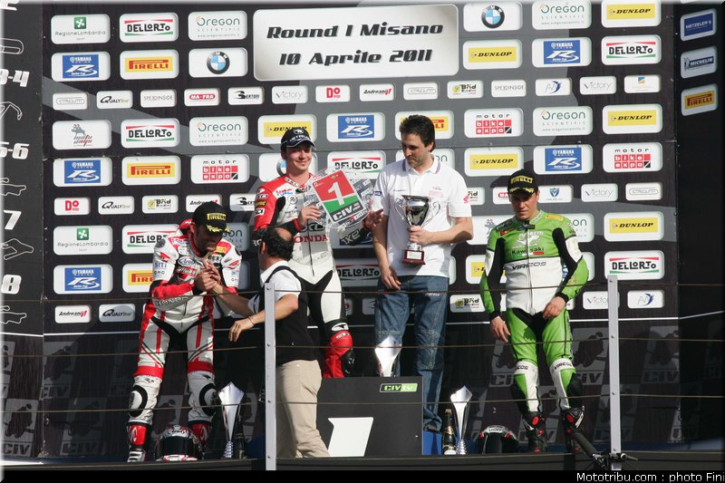 civ_supersport_015_2011_misano