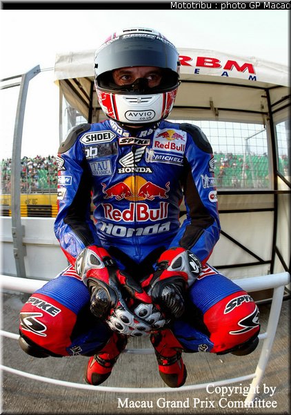 0112_paddock_macao2005_9