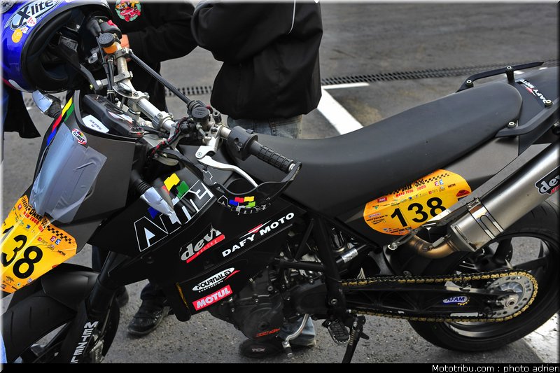 moto_tour_2009_paul_ricard_parking_0022