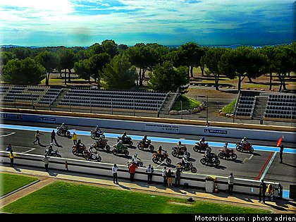 moto_tour_2009_paul_ricard_parking_0013.JPG