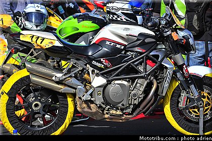 moto_tour_2009_paul_ricard_parking_0100.JPG