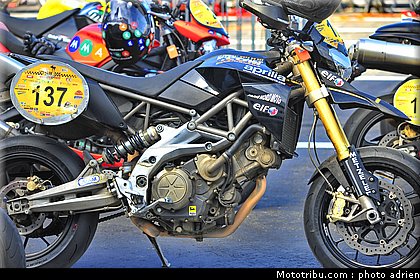 moto_tour_2009_paul_ricard_parking_0110.JPG