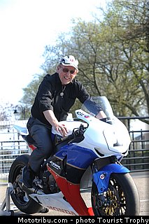 read_001_tourist_trophy_2011.jpg