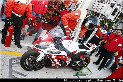 carabiniers_003_24h_du_mans_2011.jpg