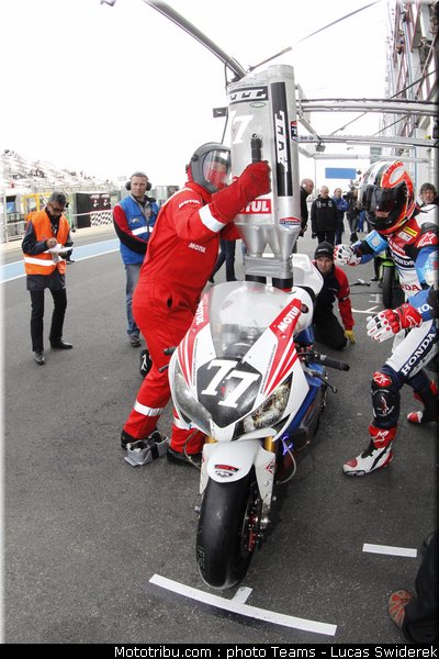 honda_tt_legends_15_endurance_2012_france_bol_dor