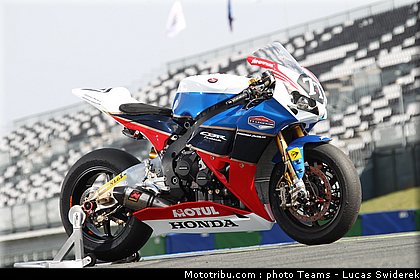 honda_tt_legends_36_endurance_2012_france_bol_dor.jpg