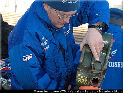 bruckner_mecano_despres_1_dakar2005.jpg