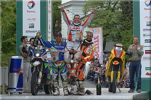 podium_1.jpg