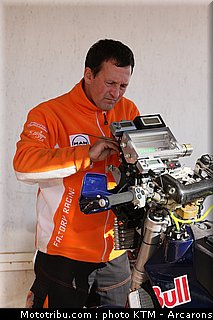 dakar_2011_preparation_ktm_03.jpg