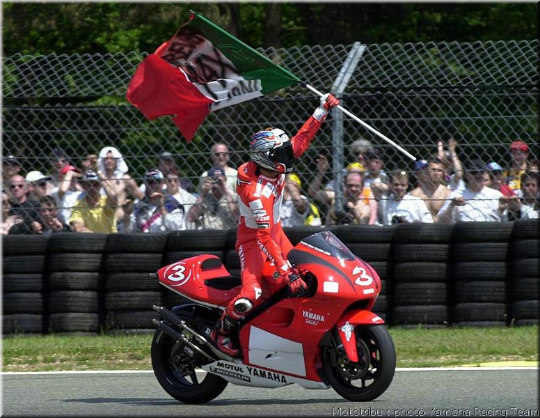 0027yamaha-biaggi2001_06